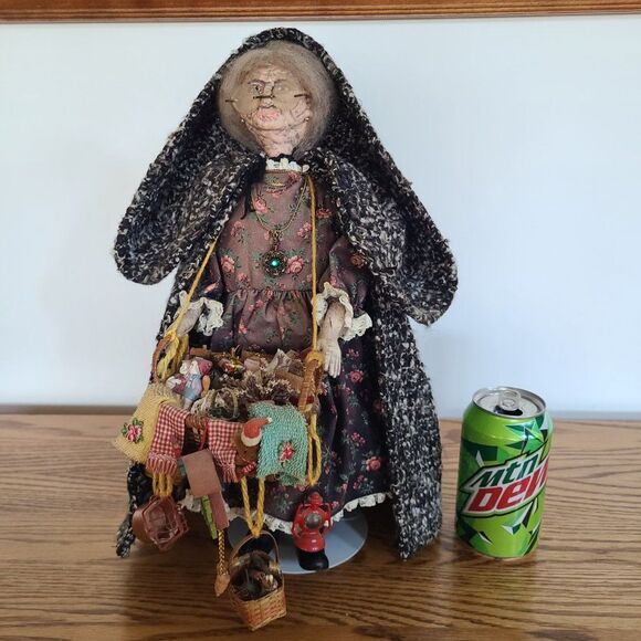 Vintage Artisan OOAK Handcrafted Old Woman Peddler Doll With Treasures And Stand - Picture 15 of 15